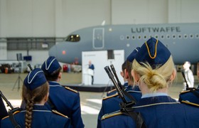 „Sie sind die Zukunft“ – 44 Leutnante der Luftwaffe ernannt